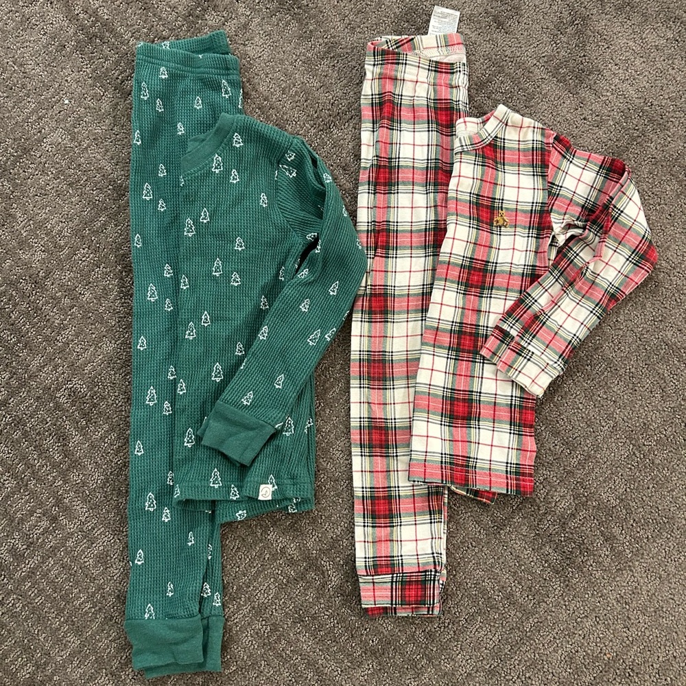 Donating soon- 5t organic Christmas pajamas
